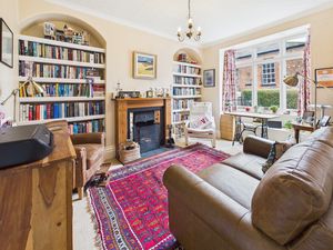 Lounge- click for photo gallery